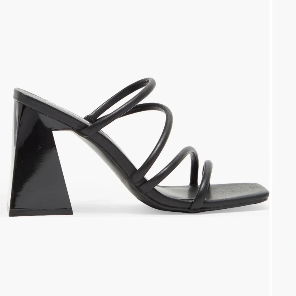 Abound Austyn Strappy sandal black size 8.5